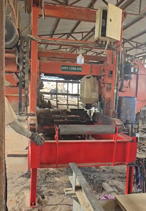 Chế tạo máy xẻ gỗ